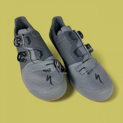 Chaussures de vélo S-Works RECON "Smoke" à un prix imbattable !