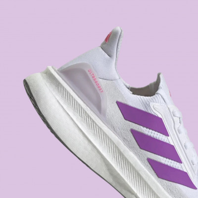 Chaussures de running femme Adidas UltraBoost 5X à prix cassé !