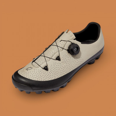 Chaussures de vélo Gravel QUOC Gran Tourer II Sand à prix cassé !