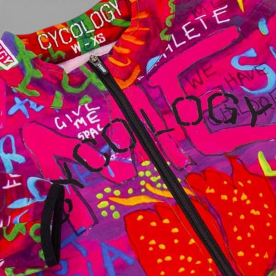 Veste de vélo femme coupe-vent Cycology "See Me" à prix réduit: -50%!