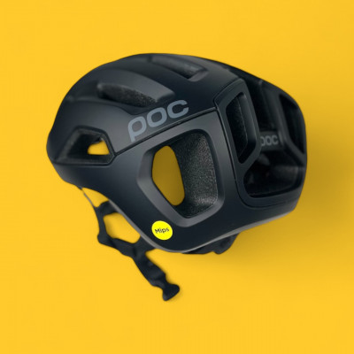 Casque de vélo POC Ventral Mips - Uranium black Matt à prix cassé !